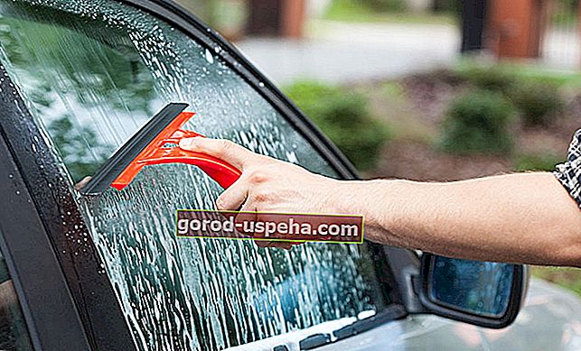 Arabanızın camlarını yıkamak için 7 ipucu