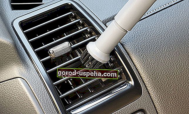 Jak usunąć zapach stęchlizny w samochodzie?